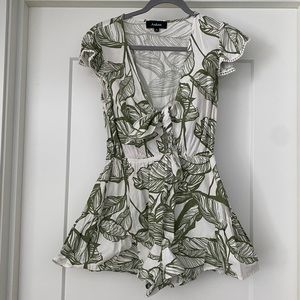 VICI Aakaa Green Palm Tie Romper Size Small